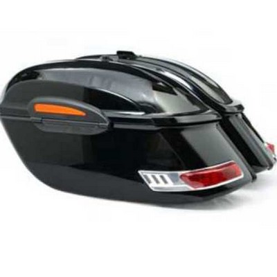 Alforjas negro brillo rigidas para motos custom con luces apertura superior, modelo Fast Alforjas negro brillo rigidas para motos custom con luces apertura superior, modelo Fast