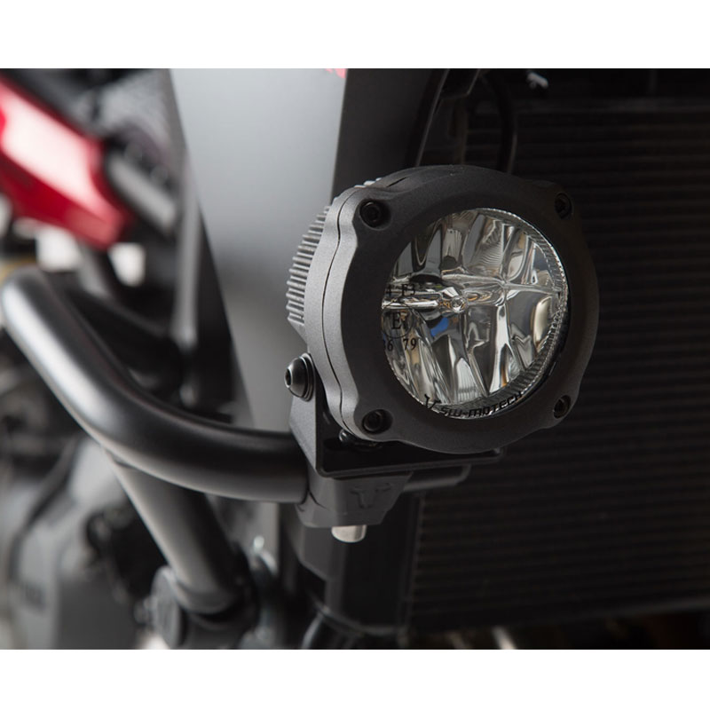 Abrazaderas color negro luces proteccion motor