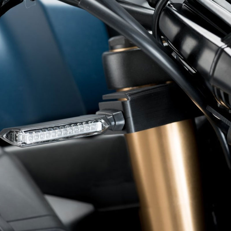 Soporte fijador del intermitente al carenado Honda CB650R 19-