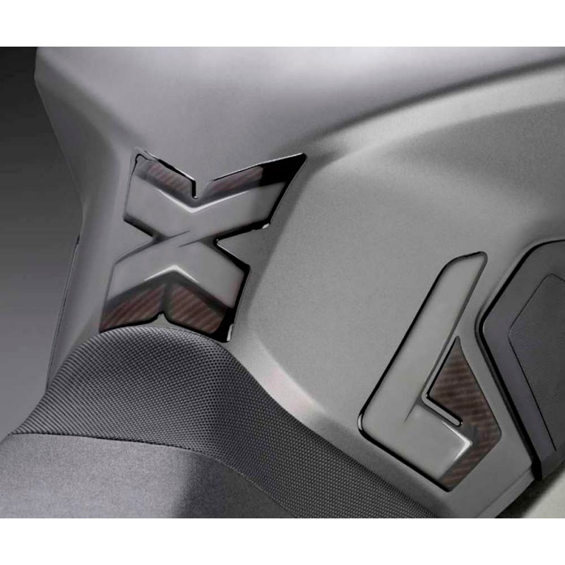 Protector de deposito marca Puig en moto Yamaha MT09 13-20