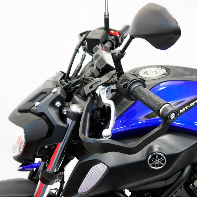 Detalles acerca de Guardamanos Protector Para Yamaha MT09 FZ09 XSR 900 MT07 FZ07 XSR700 Kawasaki Z900 mostrar título original Detalles acerca de Guardamanos Protector Para Yamaha MT09 FZ09 XSR 900 MT07 FZ07 XSR700 Kawasaki Z900 mostrar título original
