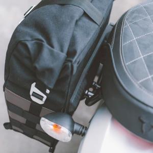 Bolsa lateral Legend 13.5L Negra. Para soportes Â· 3