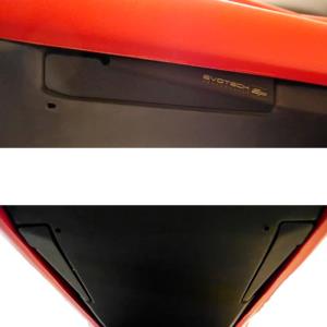 Tapa huecos posapies traseros Triumph Street Triple 23+ Â· 2